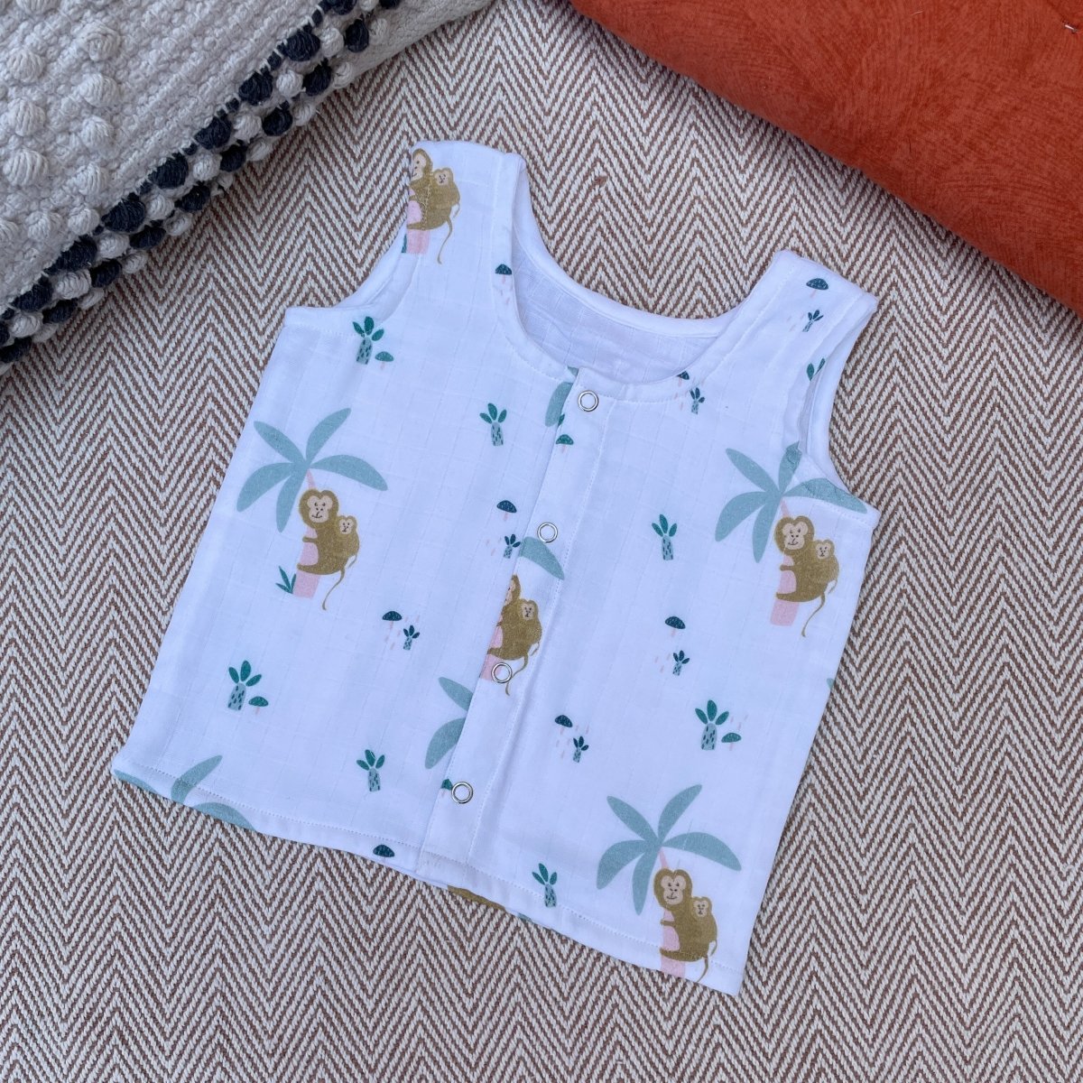 Bhaakur Muslin Jhablas Infant Set