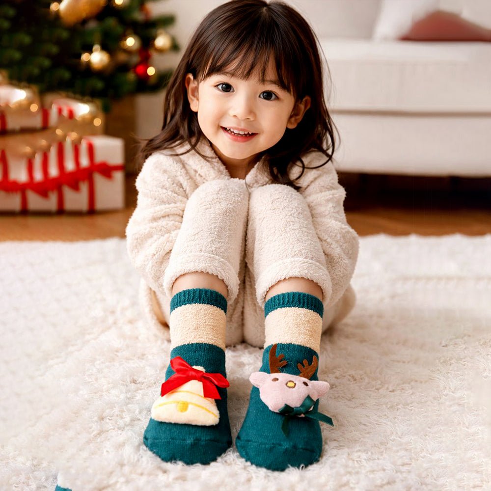 Little Surprise Box Green Reindeer Bell Christmas Ankle Socks For Kids