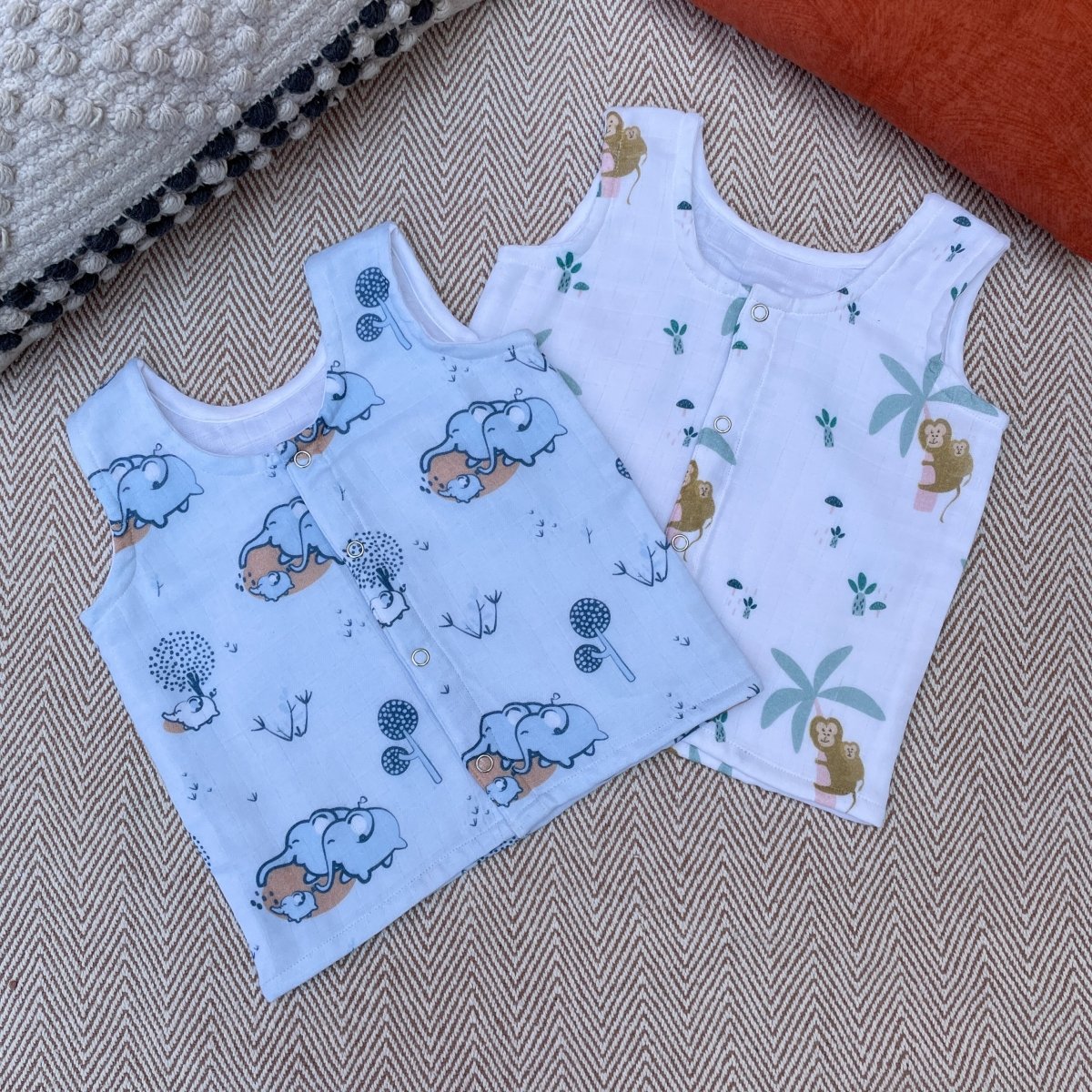 Bhaakur Muslin Jhablas Infant Set