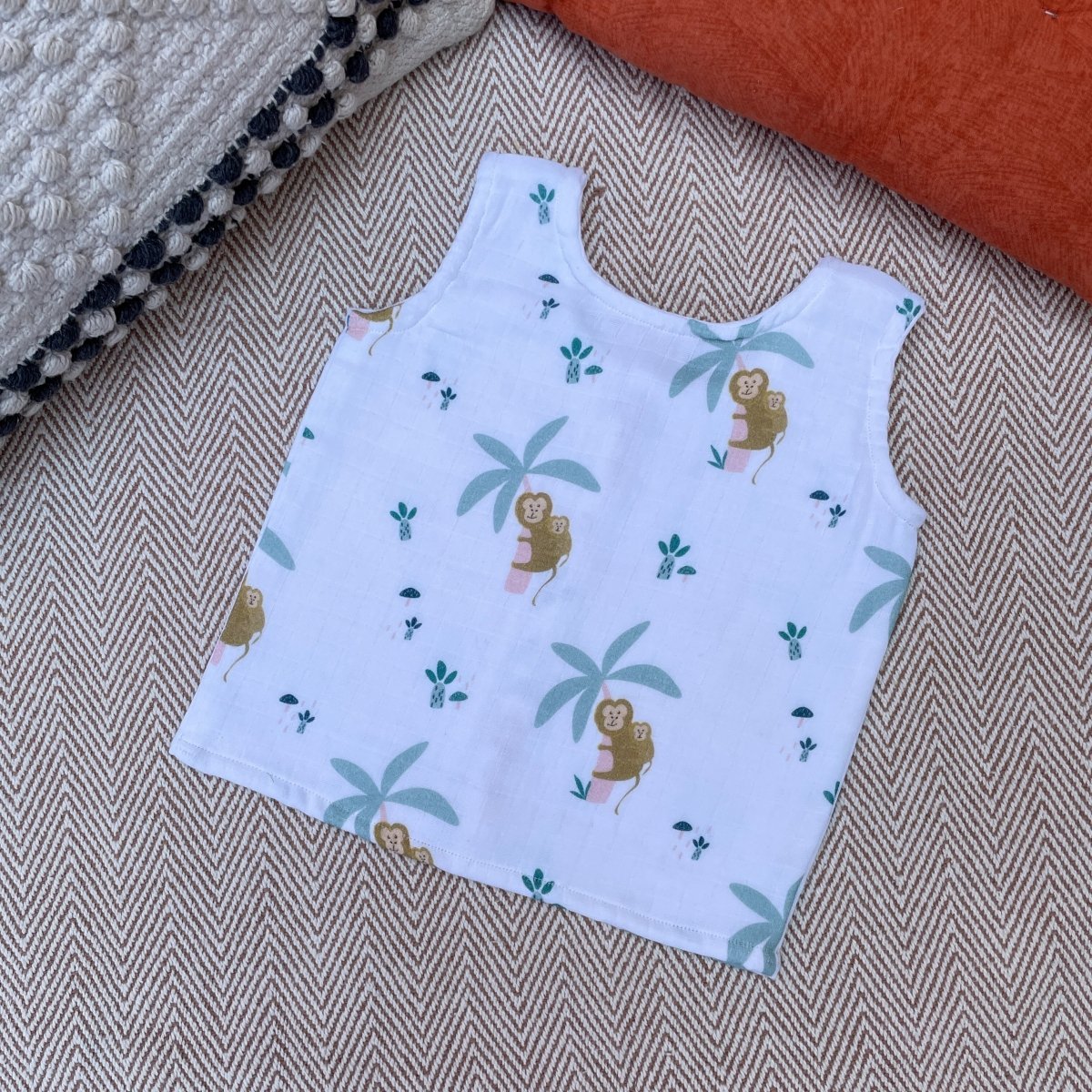 Bhaakur Muslin Jhablas Infant Set